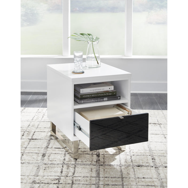 Signature Design by Ashley Gardoni End Table T756-7 IMAGE 7